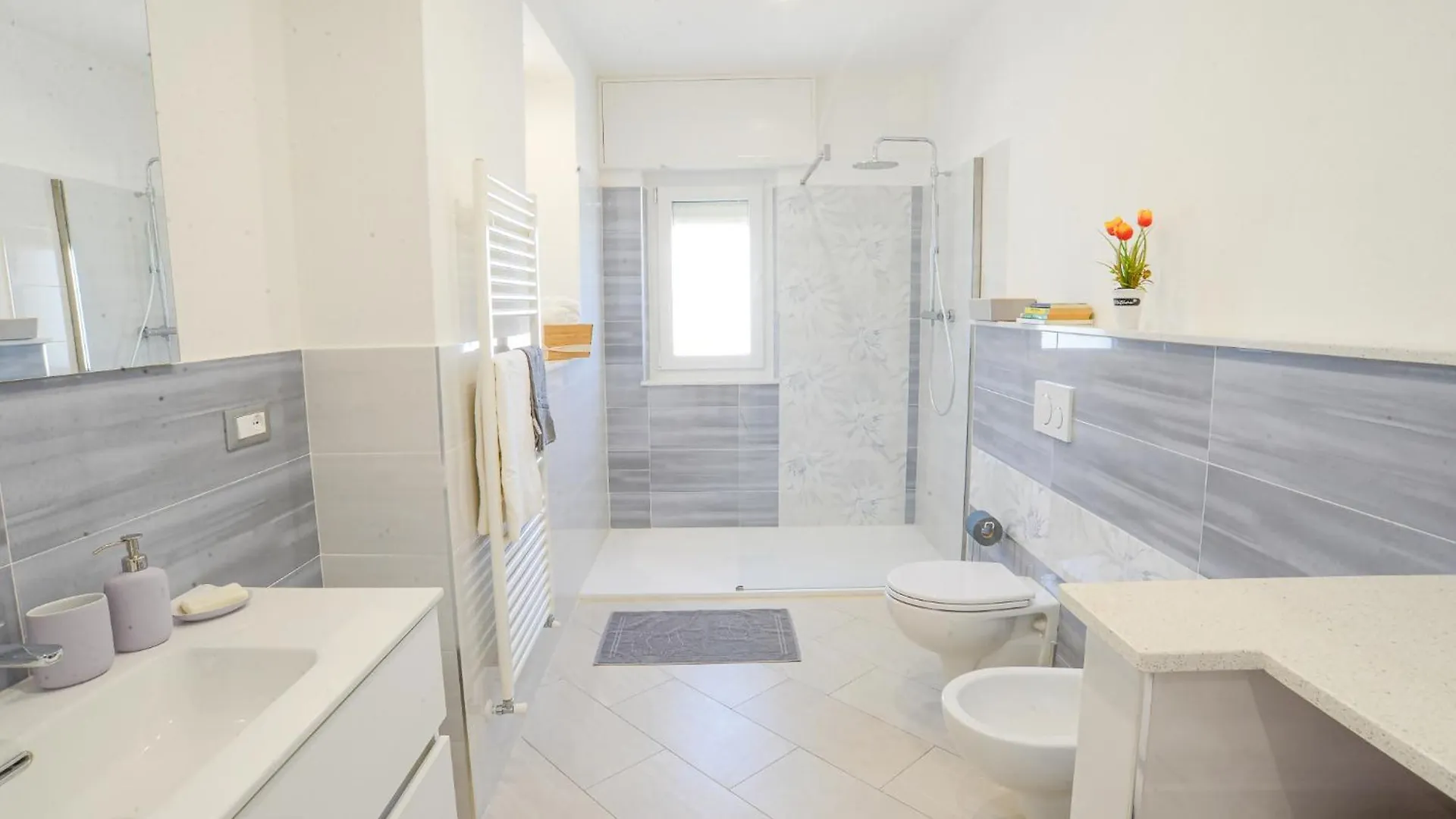 Casa Al Lido Fronte Mare Ac E Wifi Apartment Vado Ligure Italy