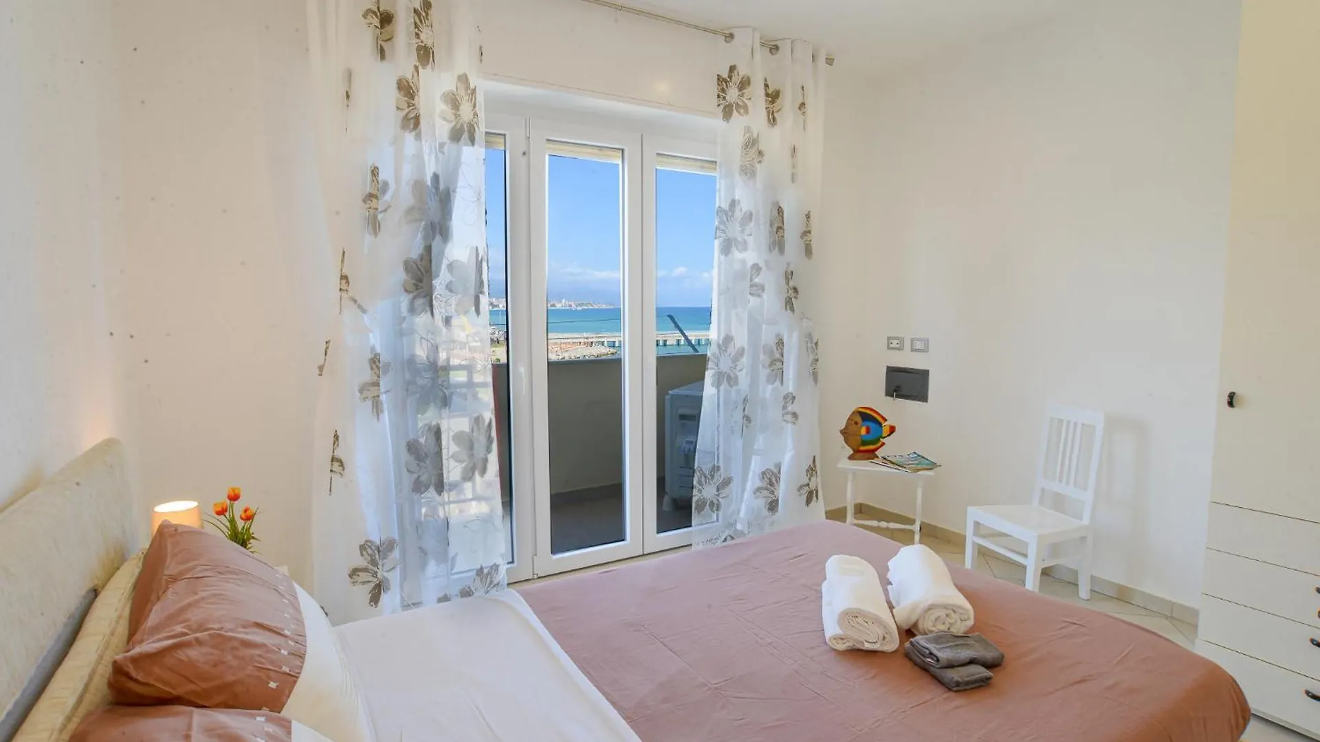 Casa Al Lido Fronte Mare Ac E Wifi Apartment Vado Ligure